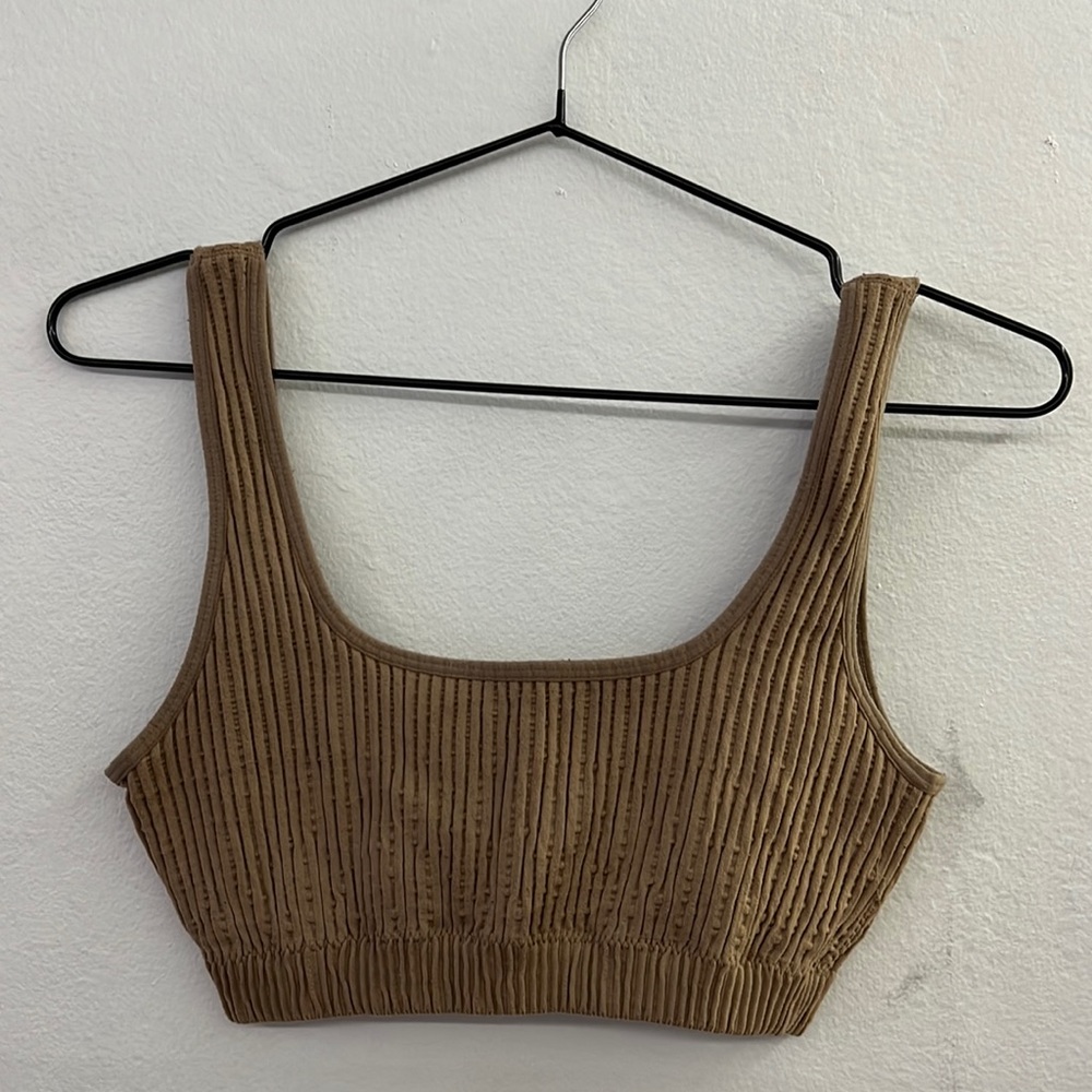 Low back sports bra / crop top